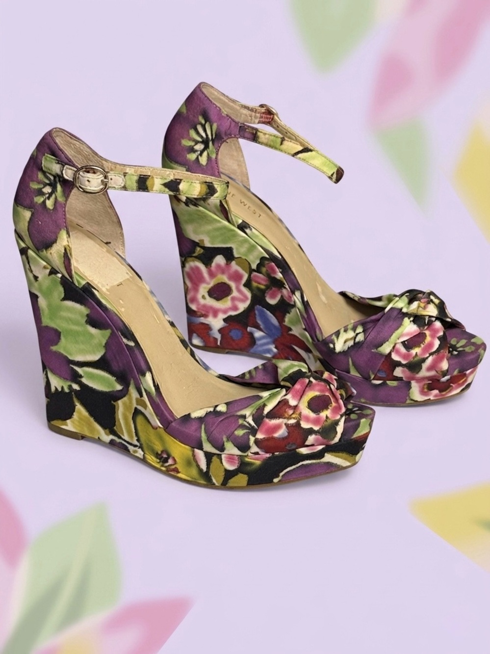 🌸 **Nine West Floral Fantasy Platform Wedges** 🌸
